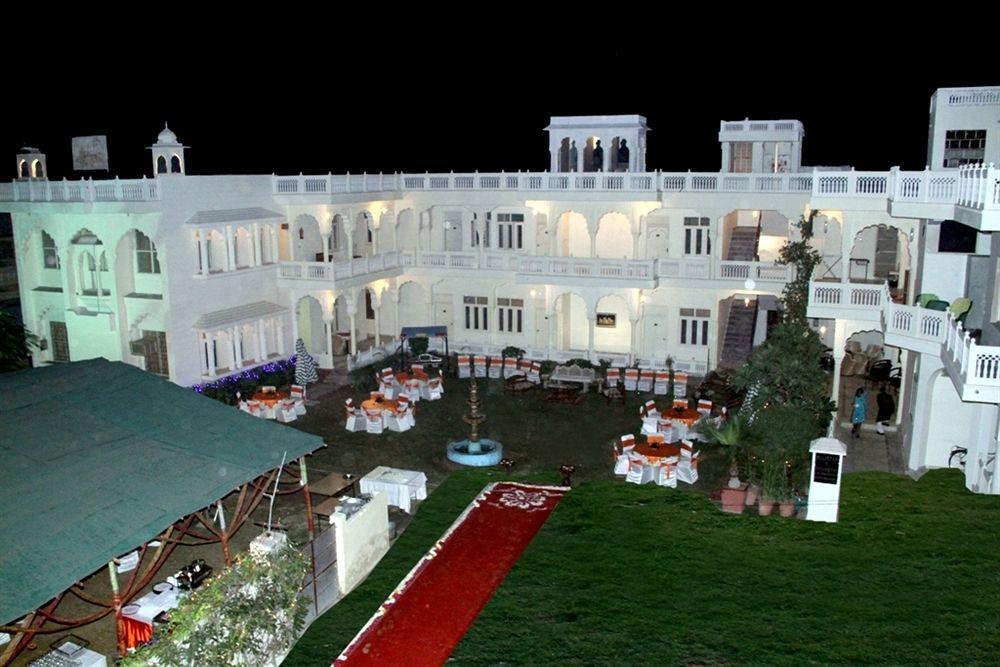 ホテルJaipur Darbar エクステリア 写真